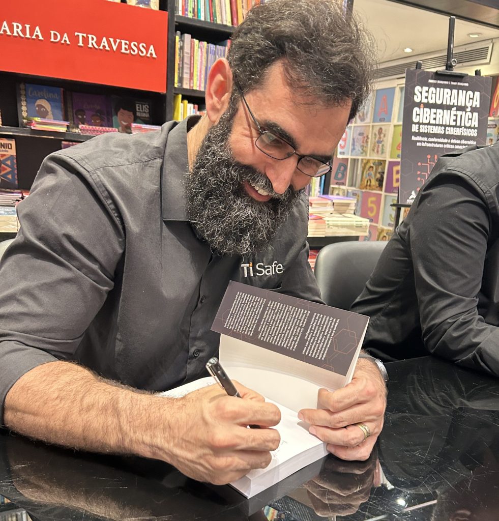 Thiago Branquinho na noite de autógrafos